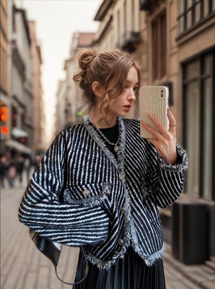 Kvindernes cardigan med dekorative knapdetaljer og frynsedesign Stilla