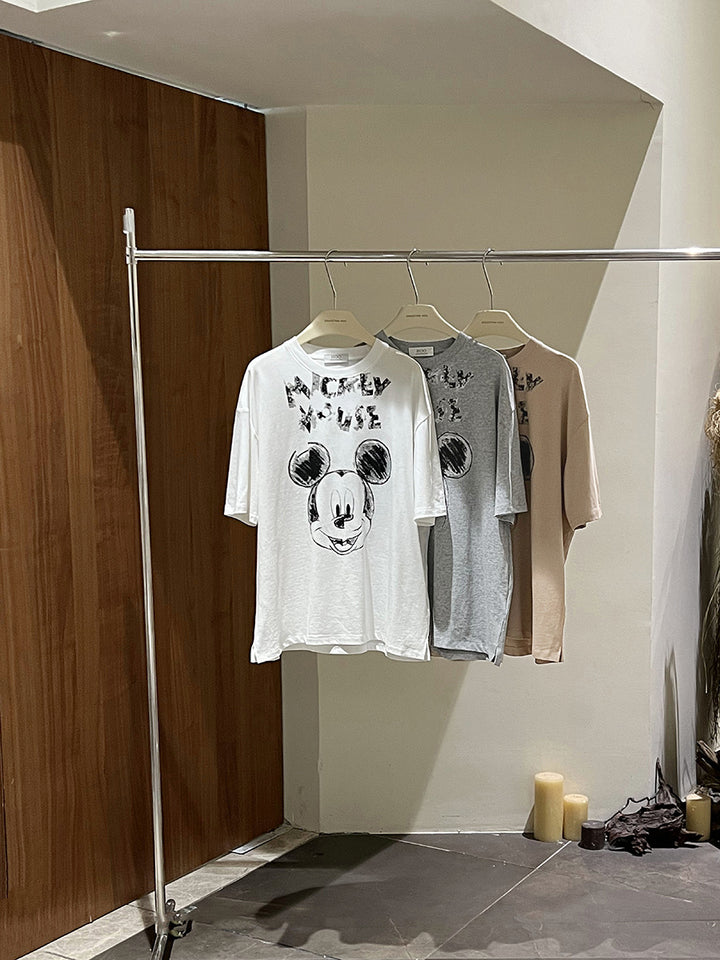 Dame T-shirt med unikt Mickey Mouse tryk og afslappet snit Stilla