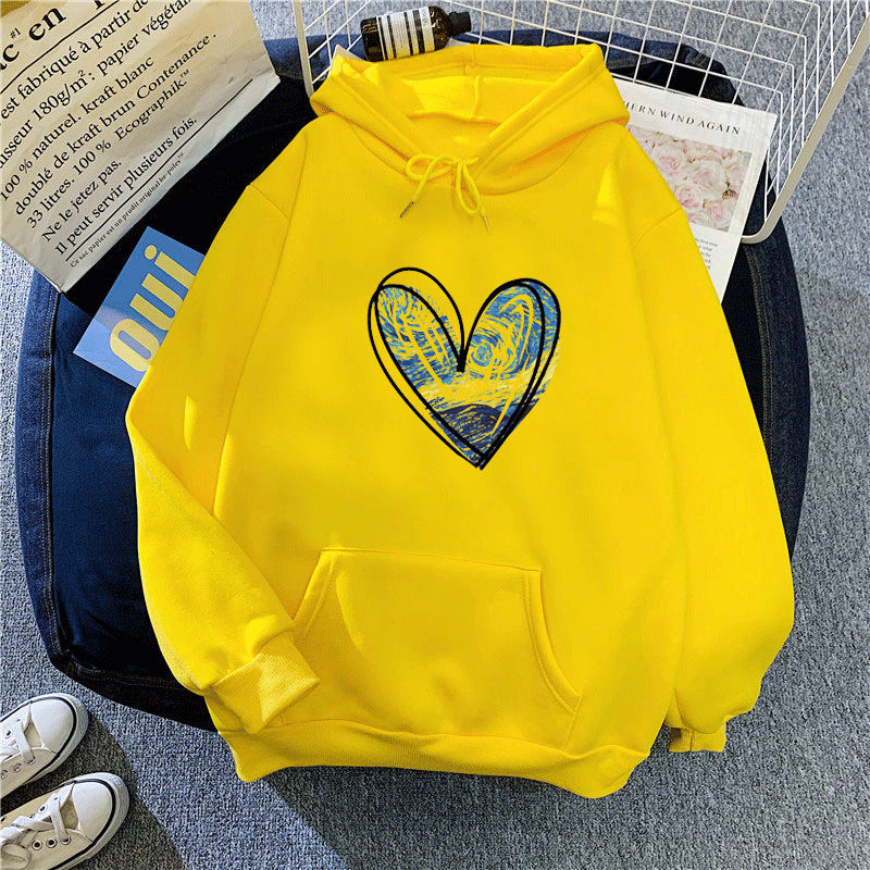 Kvinders hoodie med kunstnerisk hjerte design Skovae