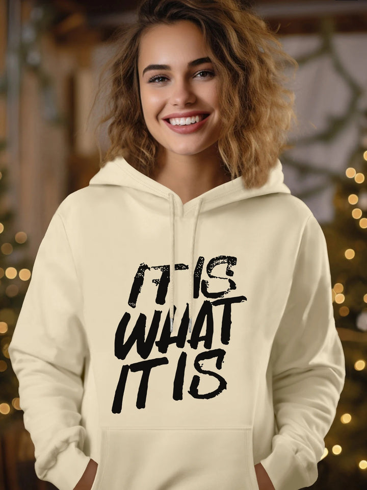 Kvinders hoodie med kreativ skrifttype og komfortabel pasform Skovae