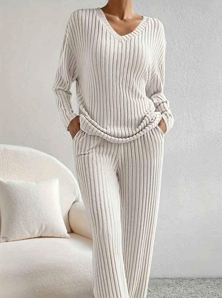 Kvindernes hyggelige strikkede jumpsuit i moderne ribdesign Stilla