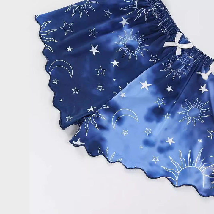 Dame Satin Pyjamasæt med legende måne- og solmotiver Stilla