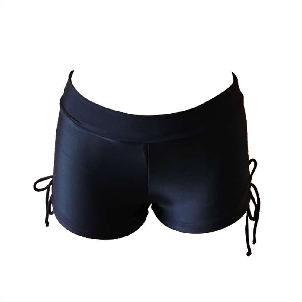 Dame bikini-sæt med dyb V-udskæring og sportive shorts Stilla