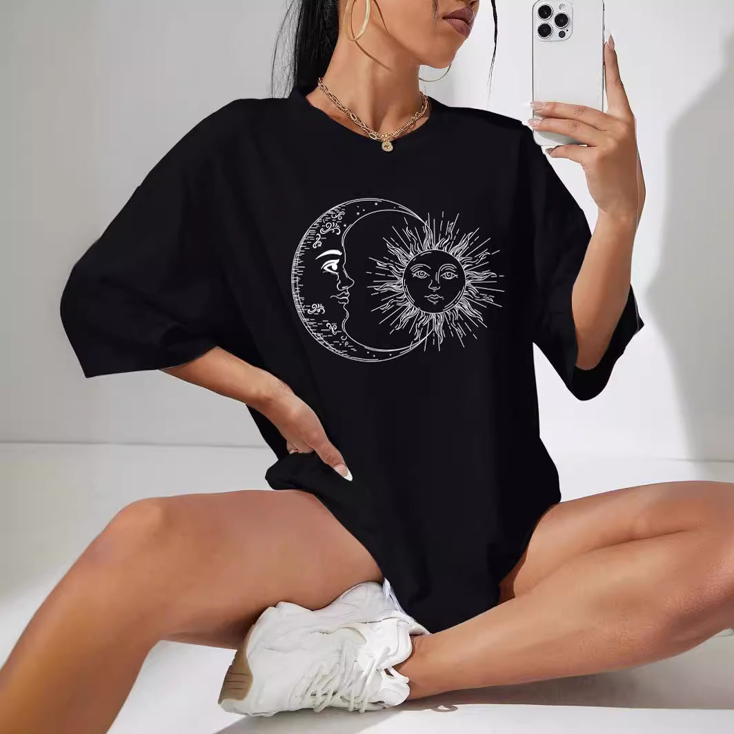 Dame Oversized T-Shirt med kreativt sol-måne-motiv Stilla