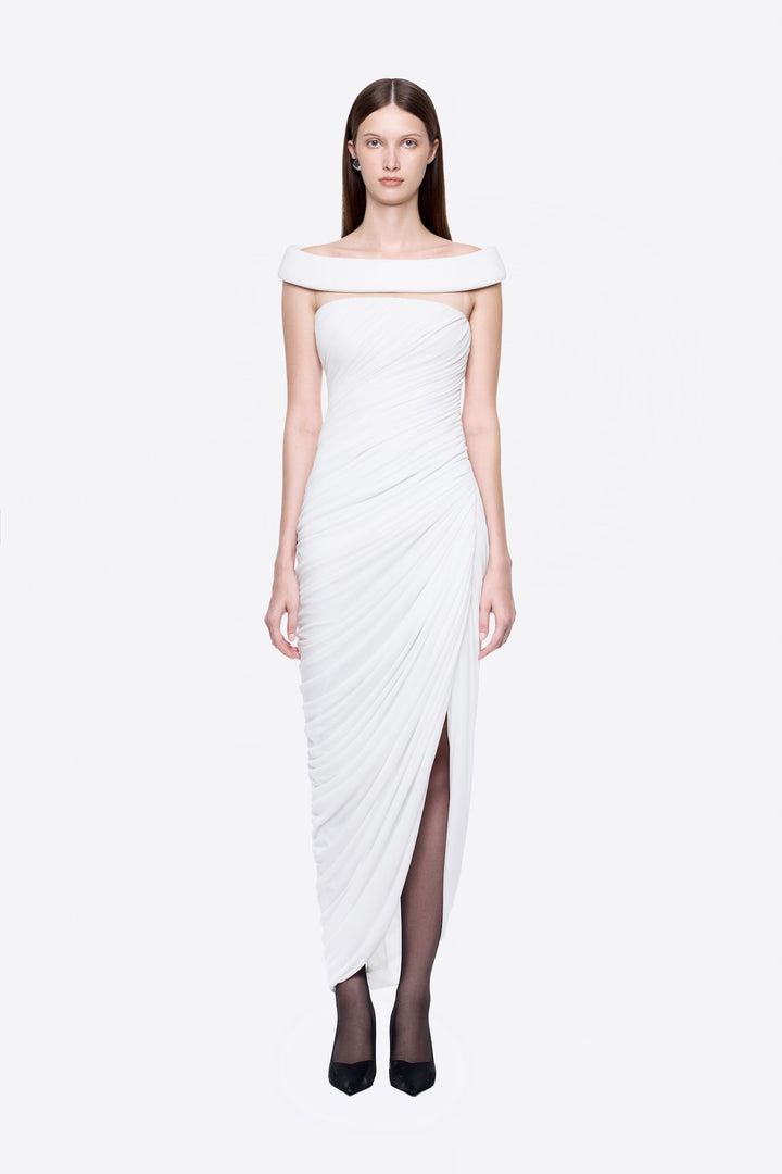 Dame Elegant aftenkjole med off-shoulder-design og raffineret drapering Skovae
