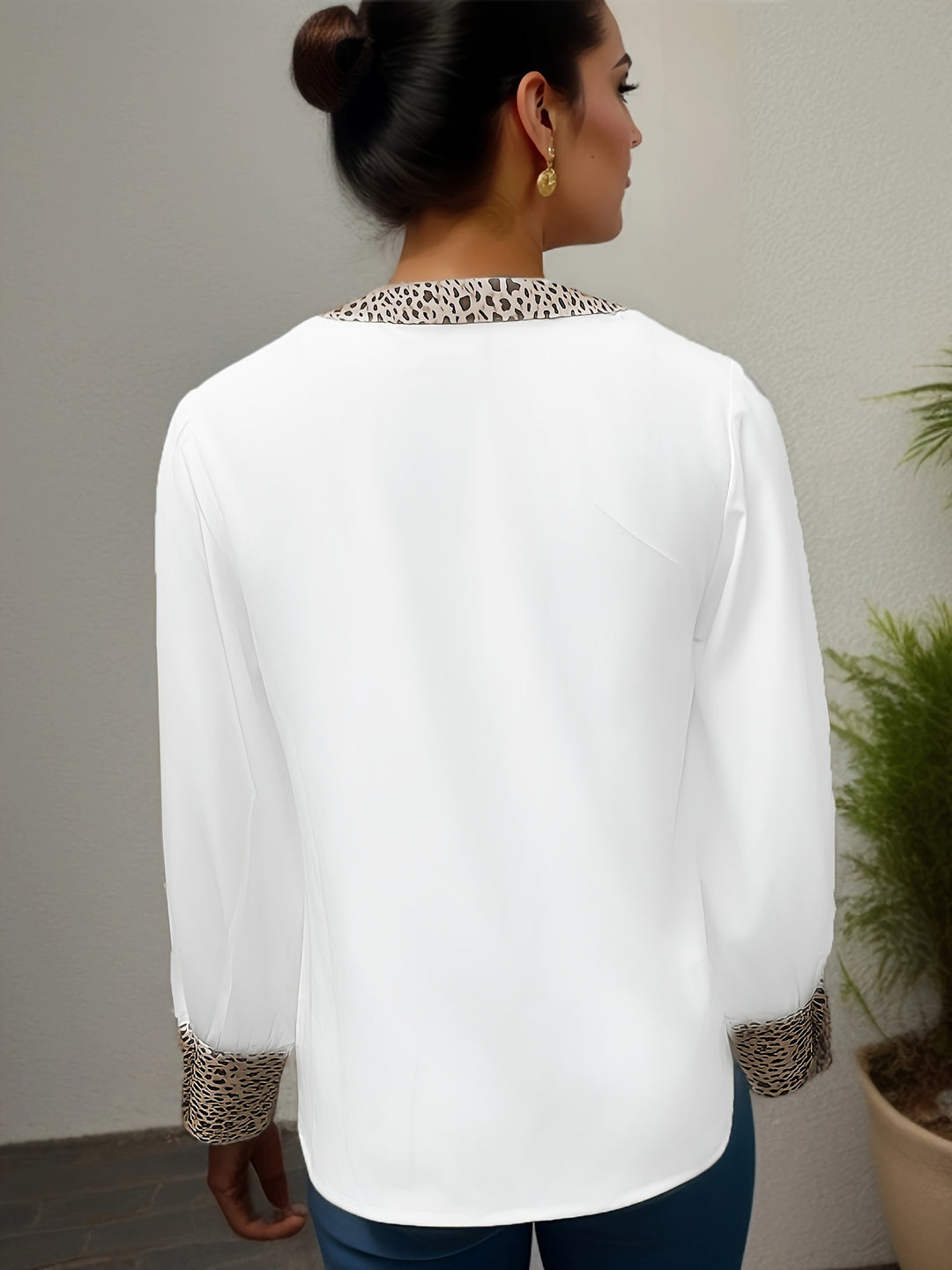 Dame elegant bluse med detaljeret dyreprint Stilla