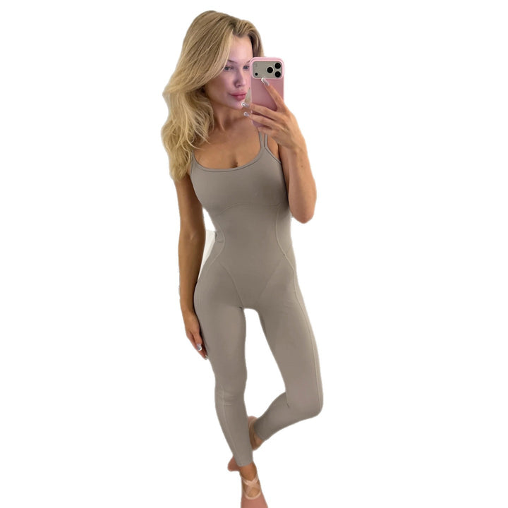 Dame Sporty jumpsuit med justerbare stropper og tætsiddende snit Skovae