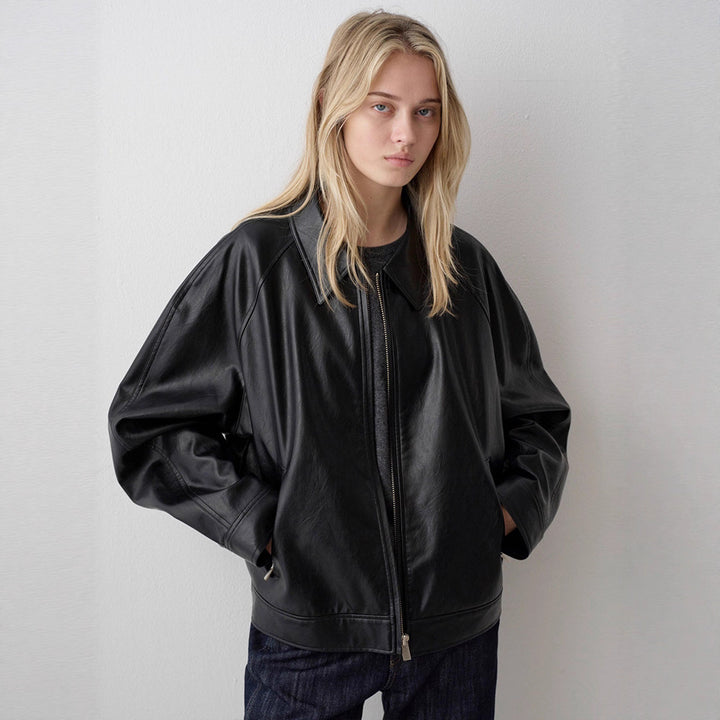 Kvindernes elegante læderjakke i minimalistisk design Stilla