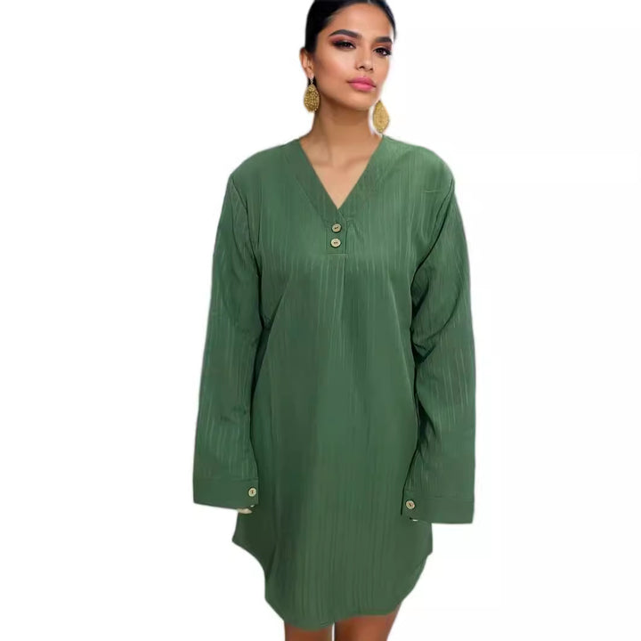 Damer V-hals Bluse med Fine Striber og Knap Detaljer Stilla