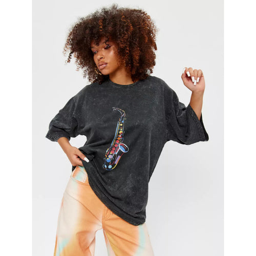 Dame afslappet T-shirt med kreativ saxofonmotiv Stilla