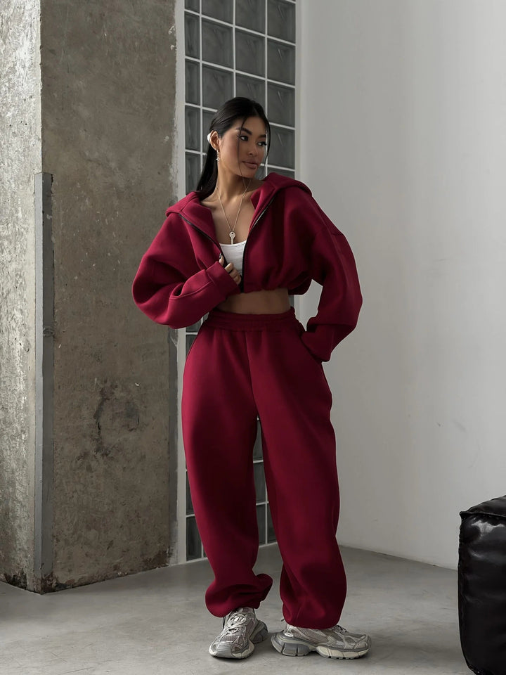 Kvinders afslappede cropped hoodie og joggingbukser sæt lavet af blødt fleece Skovae