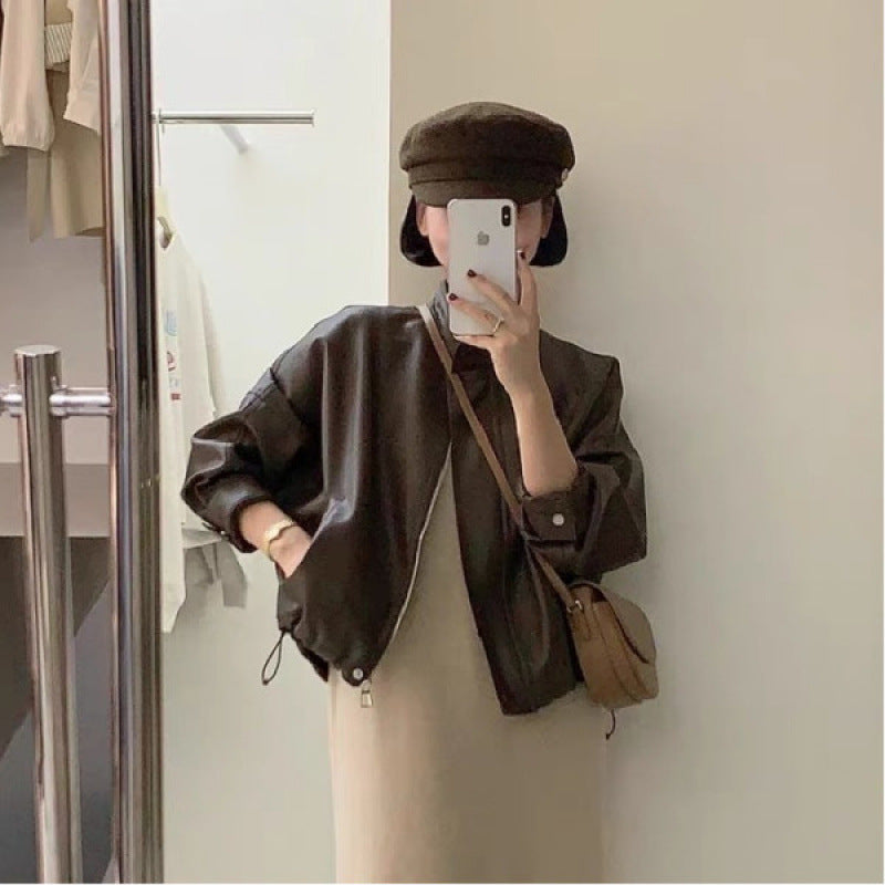 Kvinders læderjakke med oversized skæring og moderne detaljer Skovae