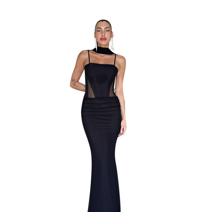 Dame Elegant aftenkjole med raffinerede cut-out-detaljer og figursyet design Skovae