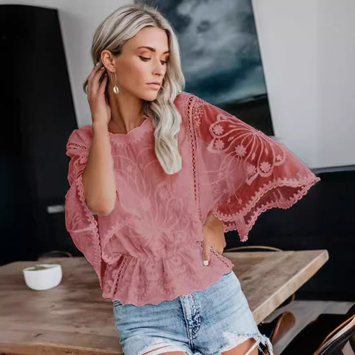 Kvindernes elegante bluse i blonde med voluminøse ærmer Stilla
