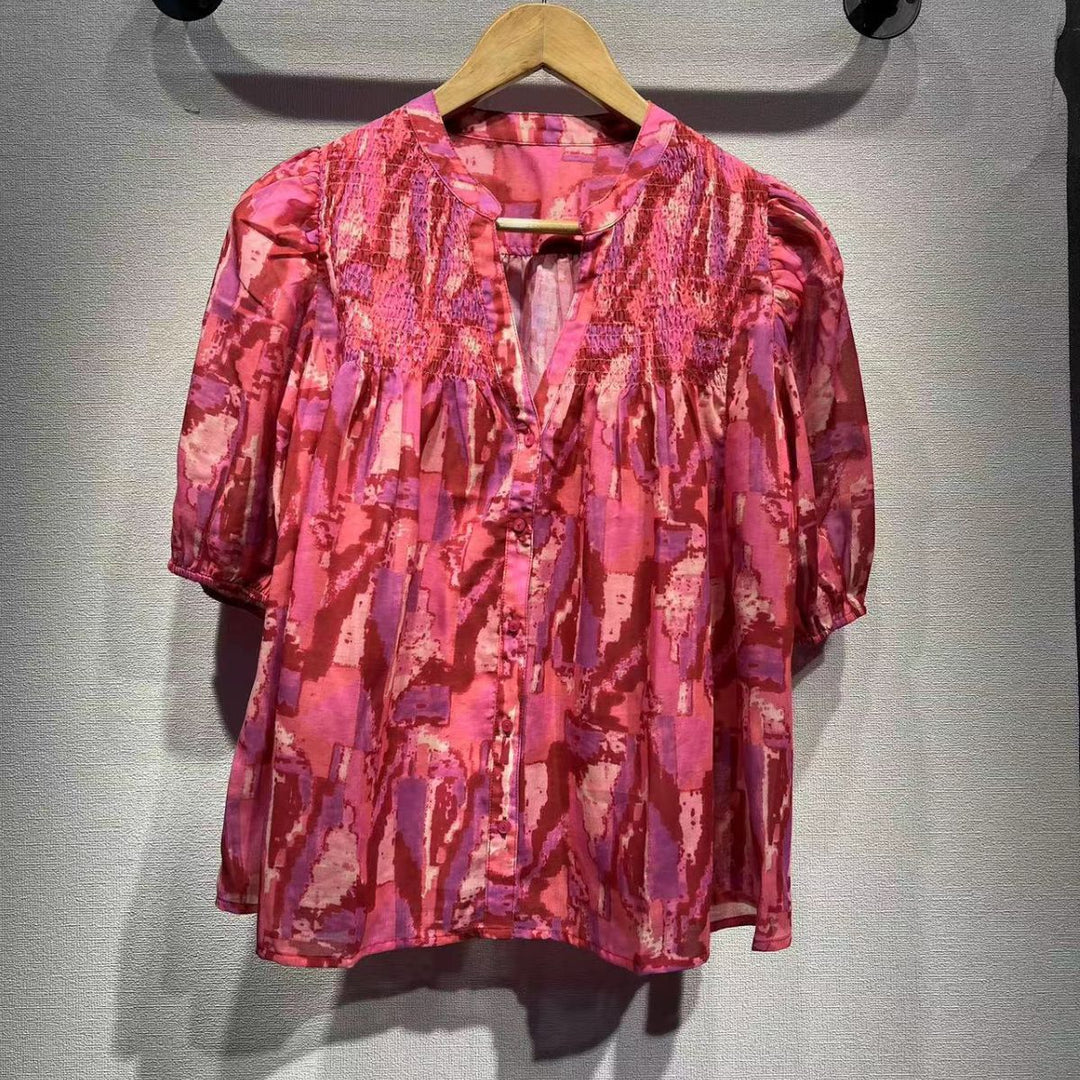 Damebluse med voluminøse puffærmer og raffineret smockdesign Stilla