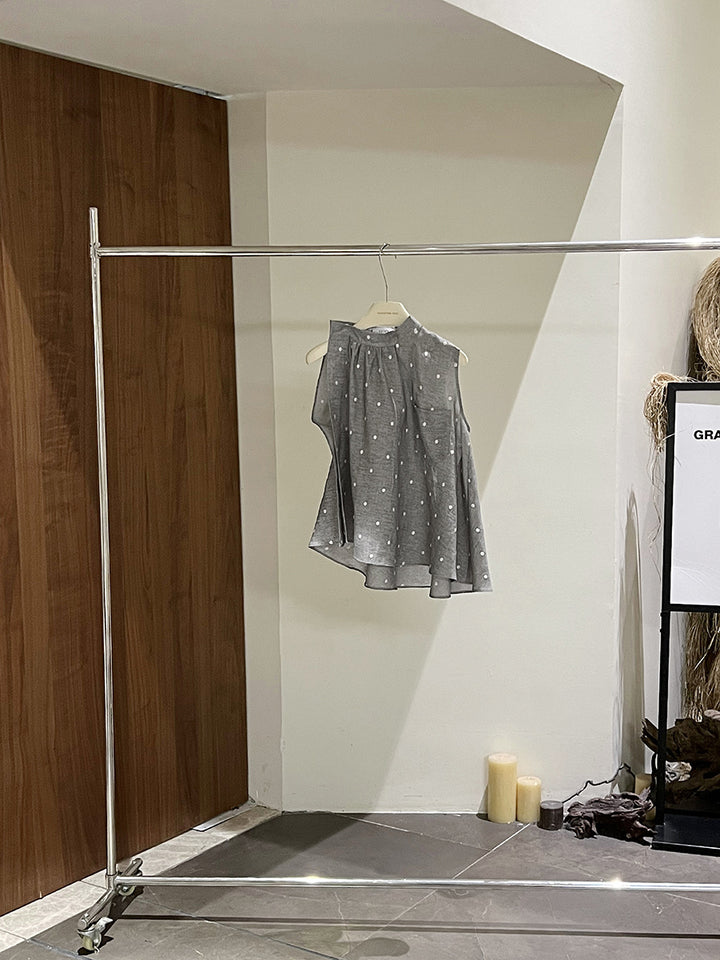 Dame asymmetrisk top med modern snit og fine detaljer Stilla
