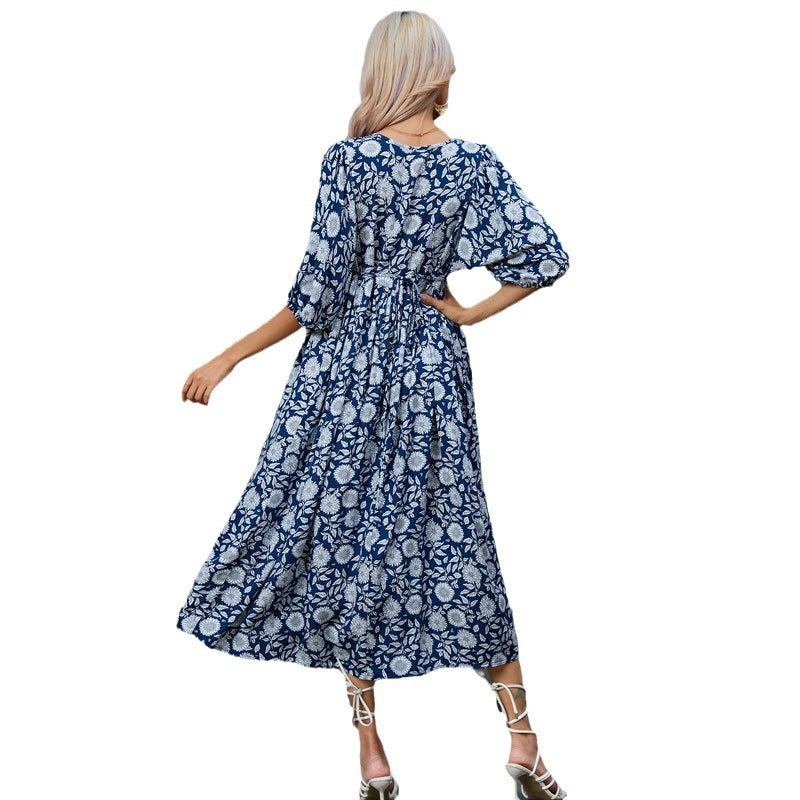 Dame midikjole med legende floral design og elegant talje Stilla