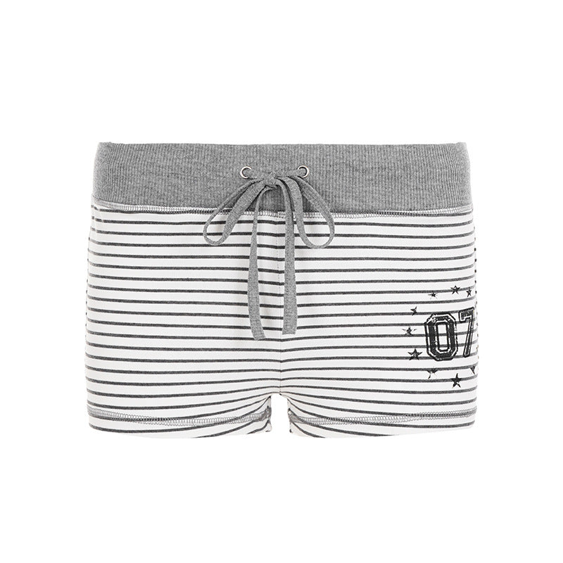 Dame bomulds shorts med komfortabelt gummibånd og trendy stribemønster Skovae