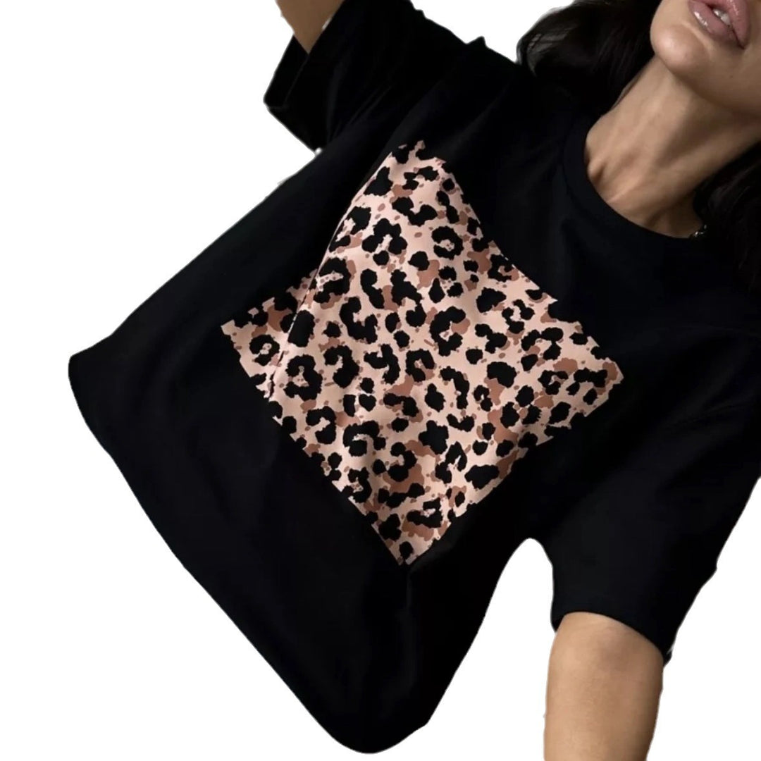 Dame T-shirt med trendy leopardmønster og afslappet snit Stilla
