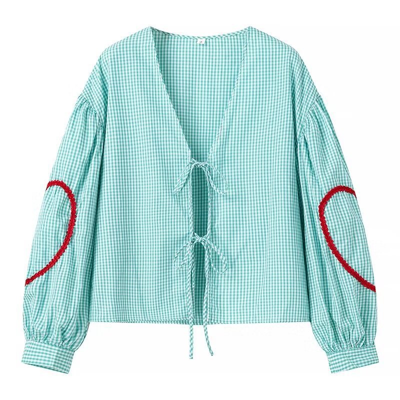 Dame Legesnit V-hals bluse med snor og hjerte-applikation Stilla