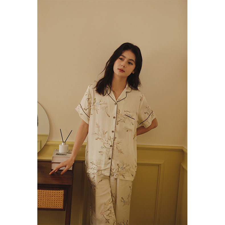 Dame Satin Pyjamasæt med floralt mønster og elegant snit Stilla