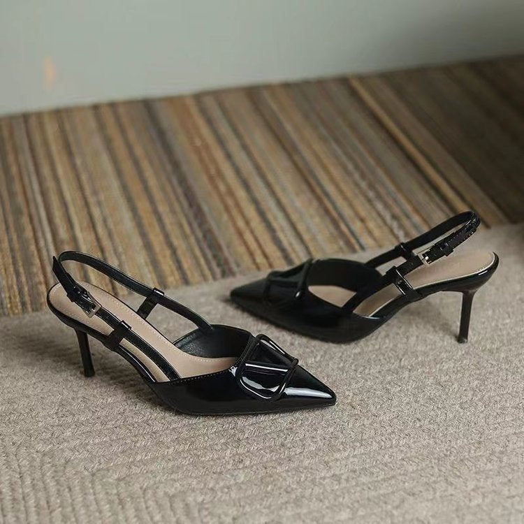 Dame Sling-Pumps med elegant spids form og justerbar rem Stilla