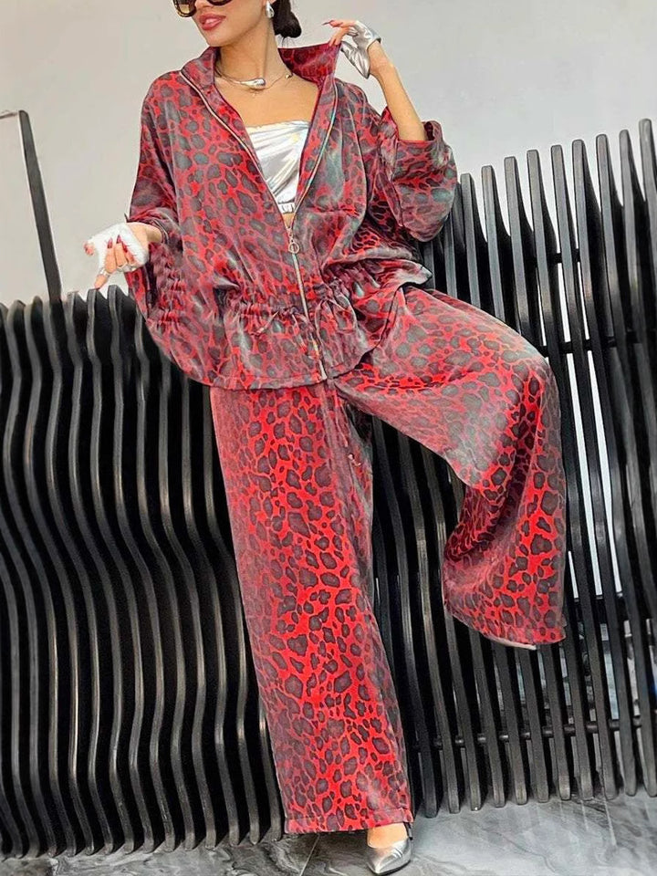 Dame Lounge-sæt med modigt leopardprint og afslappet snit Stilla