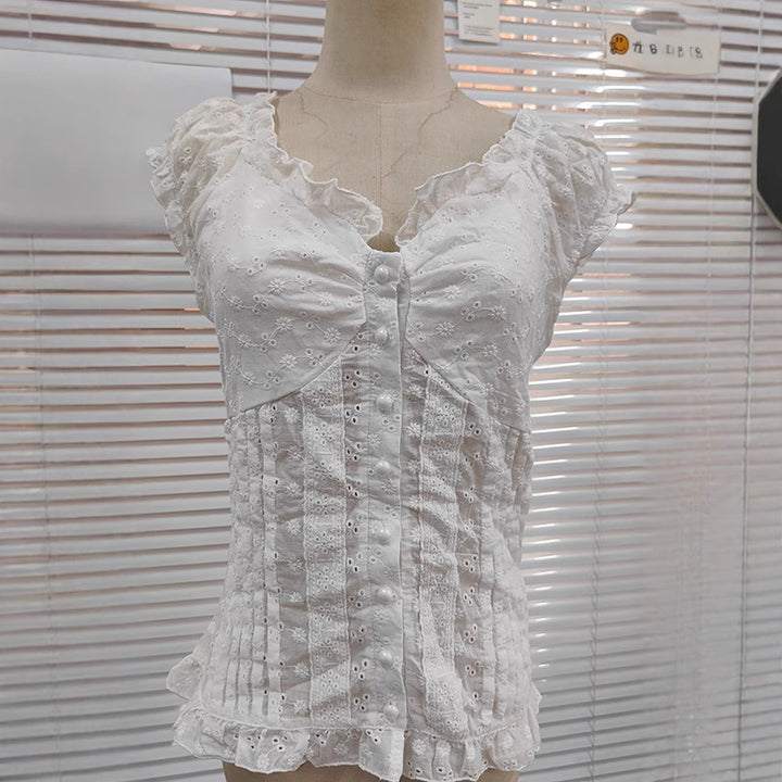 Damebluse med romantisk flæse-design og dekorative knapdetaljer Skovae