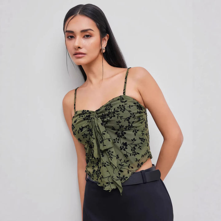 Dame spidstop med florale accenter og asymmetrisk snit Skovae