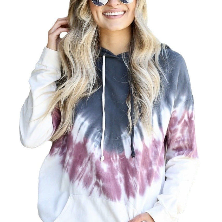 Dame hoodie i trendy batikdesign med kengurulomme og komfortabel pasform Stilla