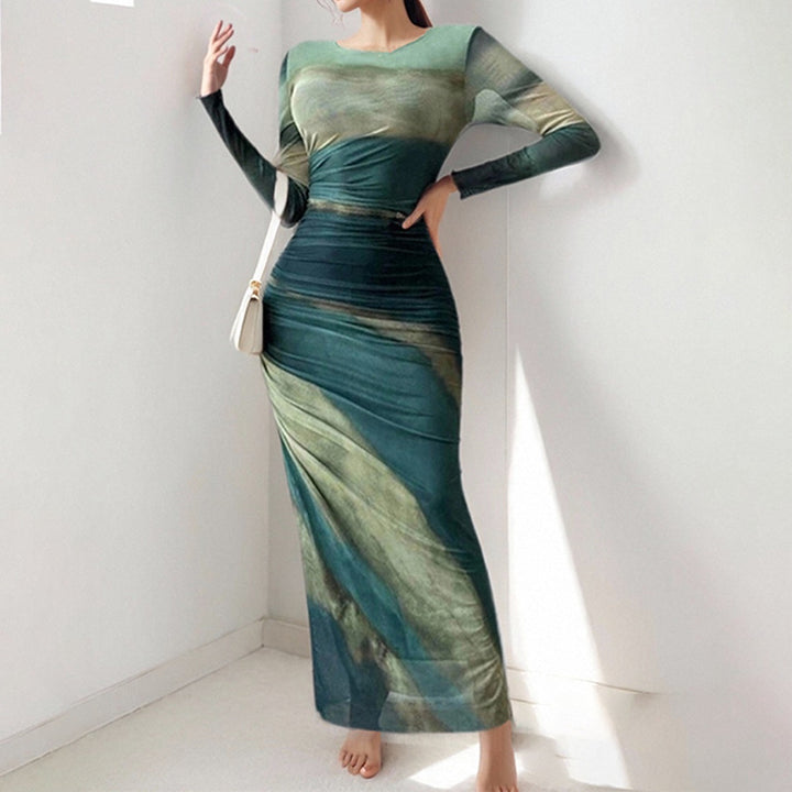 Dame maxikjole med raffinerede draperingsdetaljer og elegant farveforløb Stilla