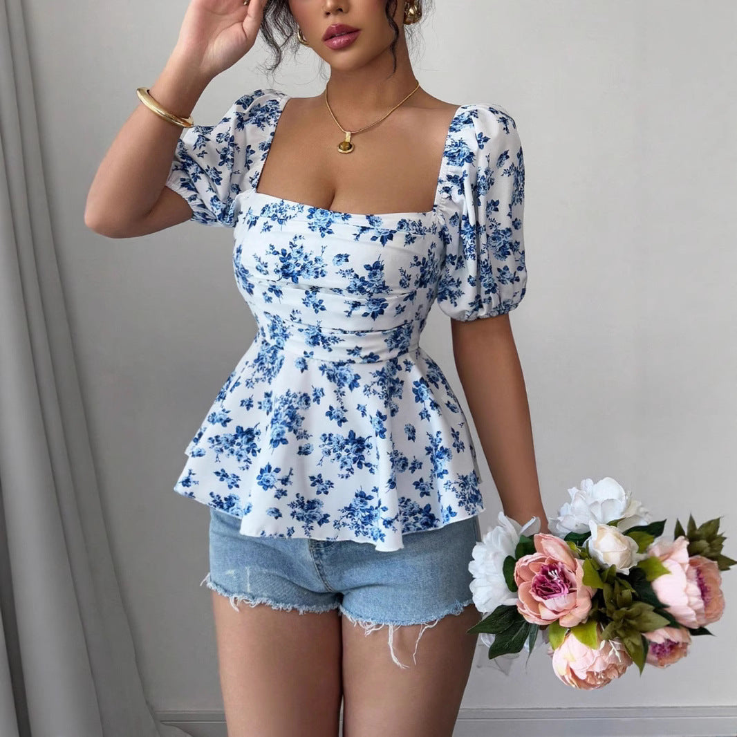 Damebluse med volang og blomsterdesign Stilla