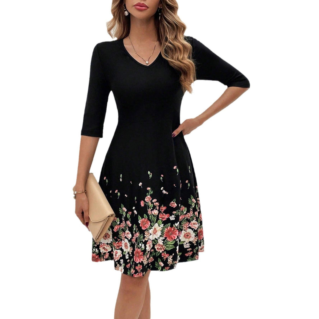 Stilla | Slim Fit Blomstret V-Hals Kjole