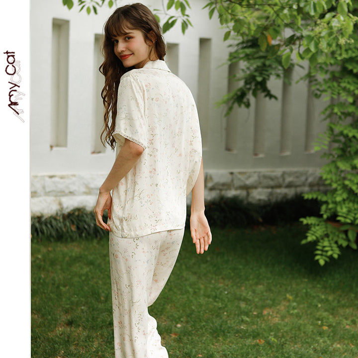 Dame elegant pyjamasæt i let, åndbart materiale med blomsterprint Stilla