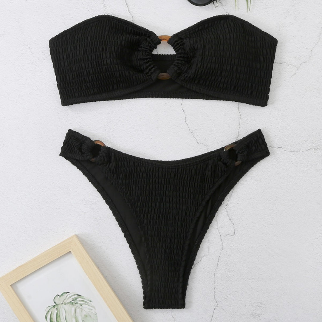 Dame bikini sæt med elegant ring detalje og moderne ruffles design Stilla