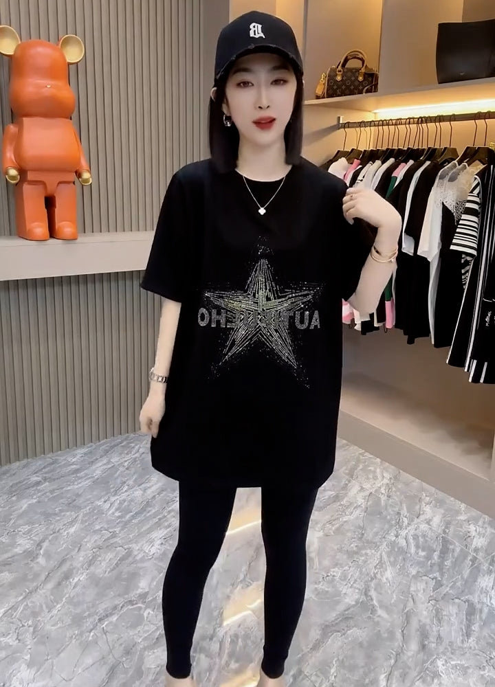 Dame T-shirt med glitrende stjernemotiv og afslappet oversized-snit Stilla