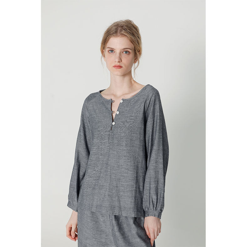 Dame pyjamassæt i åndbart, blødt stof med elegant knaplukning Stilla