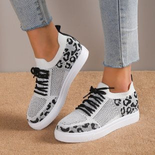 Dame sneakers med åndbart mesh-overdel og trendy dyremønster Stilla