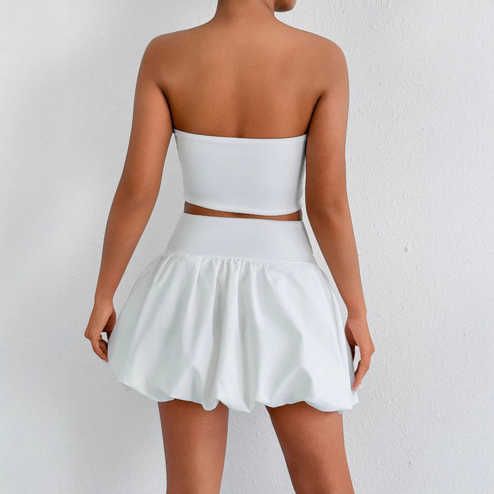 Dame Bandeau Mini Kjole med Cut-Out-detaljer og voluminøst Skørt Skovae