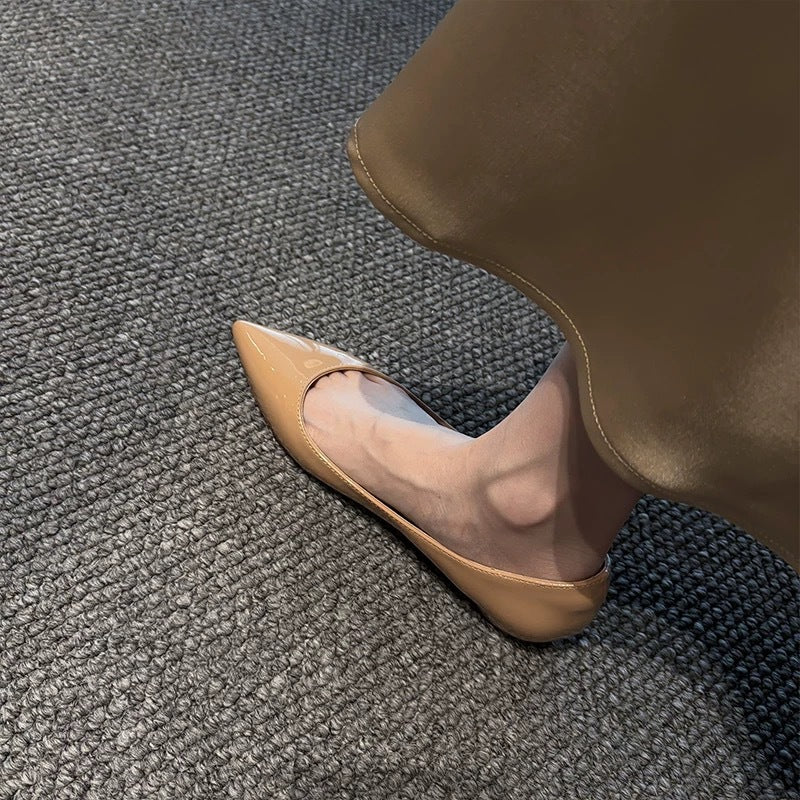 Dame elegante spidse ballerinaer med højglansfinish Stilla