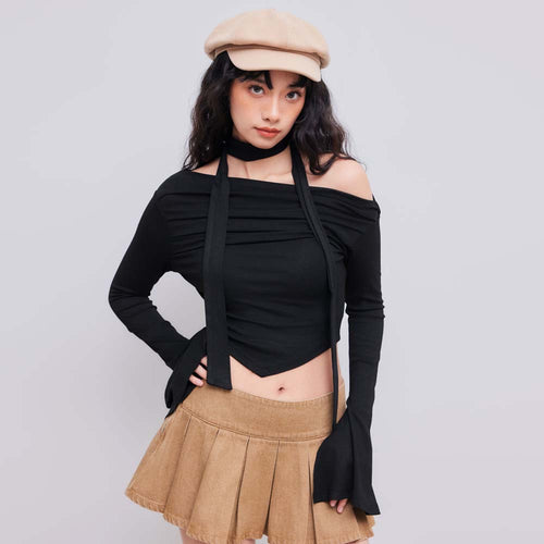 Damer crop top med asymmetrisk halterneck design og elegant drapering Stilla