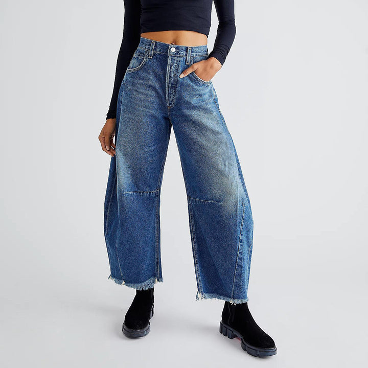 Damevidde jeans med moderigtigt slag og frynset kanter Stilla