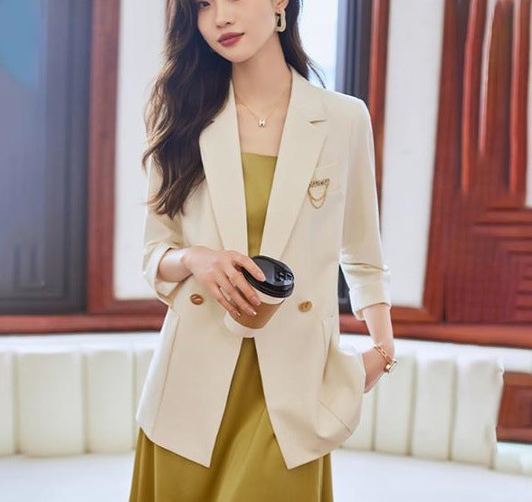 Dame mode blazer med elegante knapdetaljer Stilla
