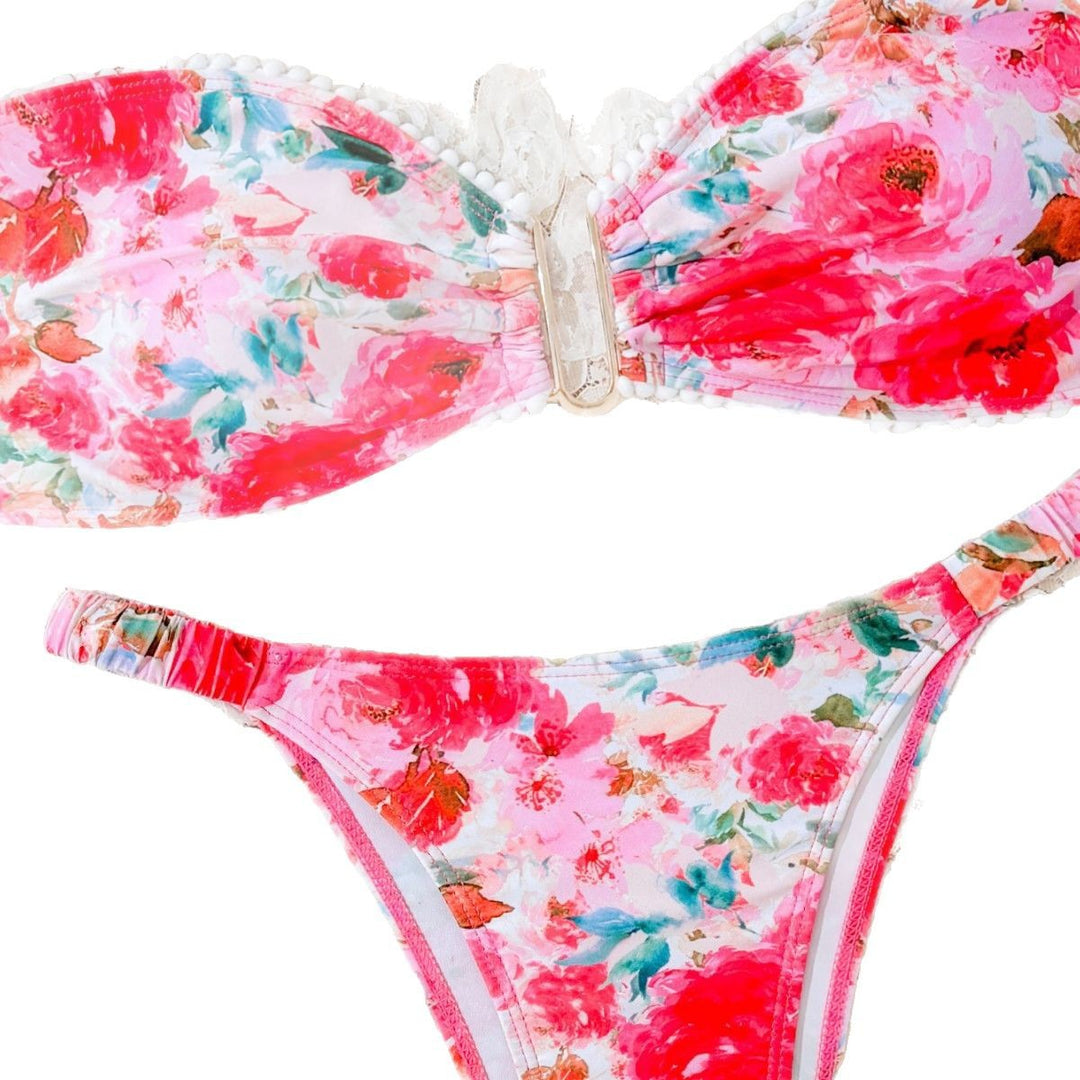 Dame bikini-sæt med floralt design og elegant smykkedetalje Stilla