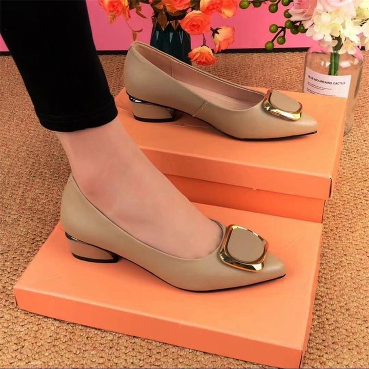 Dame elegante pumps med stilfulde smykkeelement Stilla