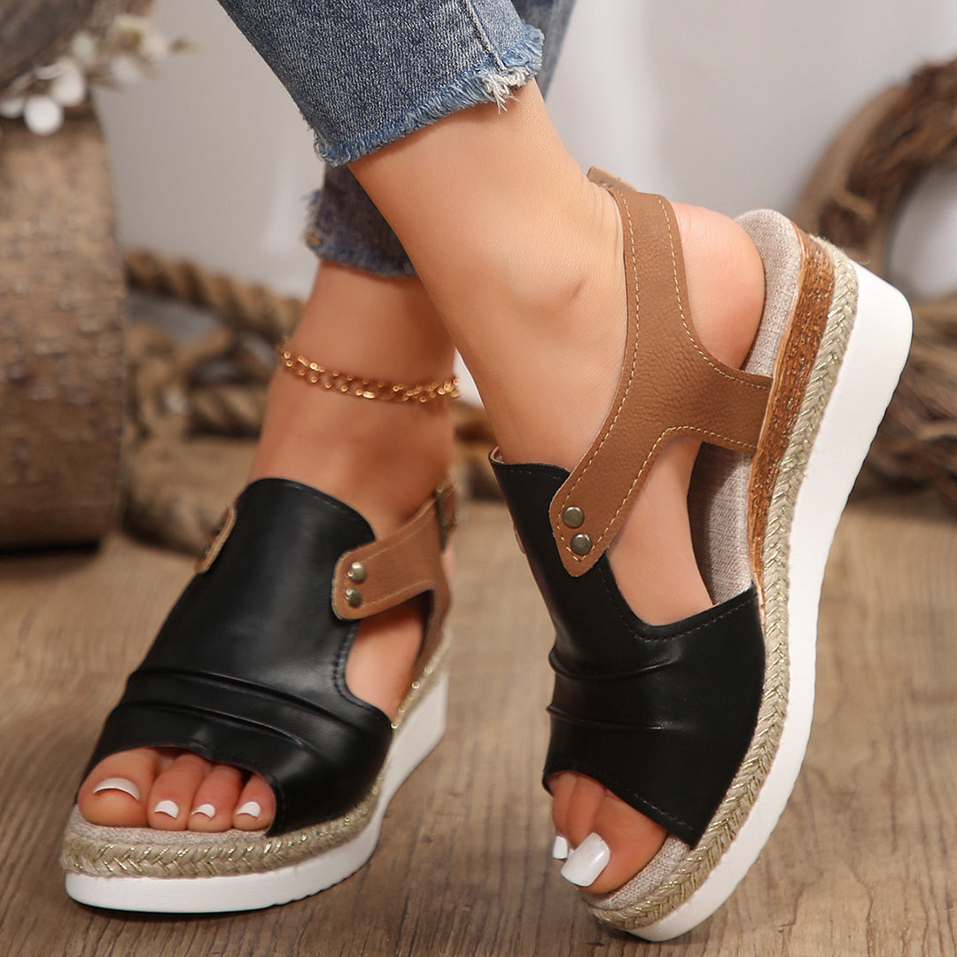 Dame Plateau-sandaler med justerbart rem-design og elegant glans Stilla