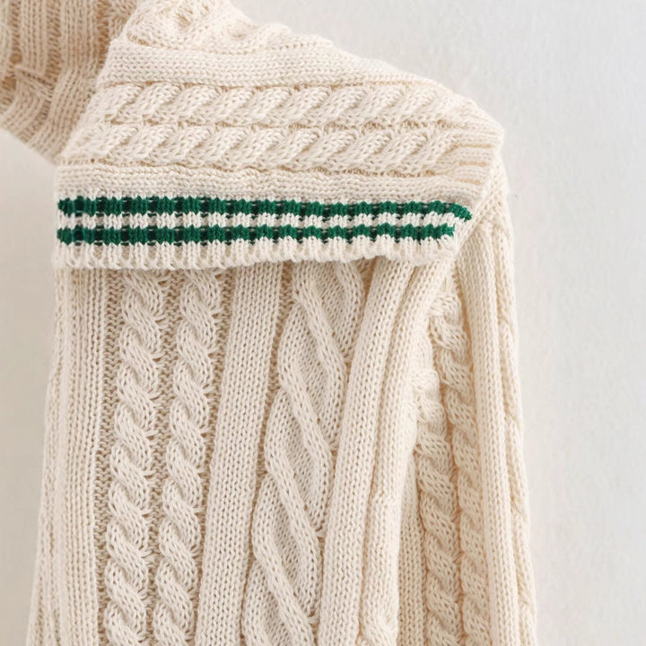 Dame strikket pullover med klassisk stående krave og tidløst kabelmønster Stilla