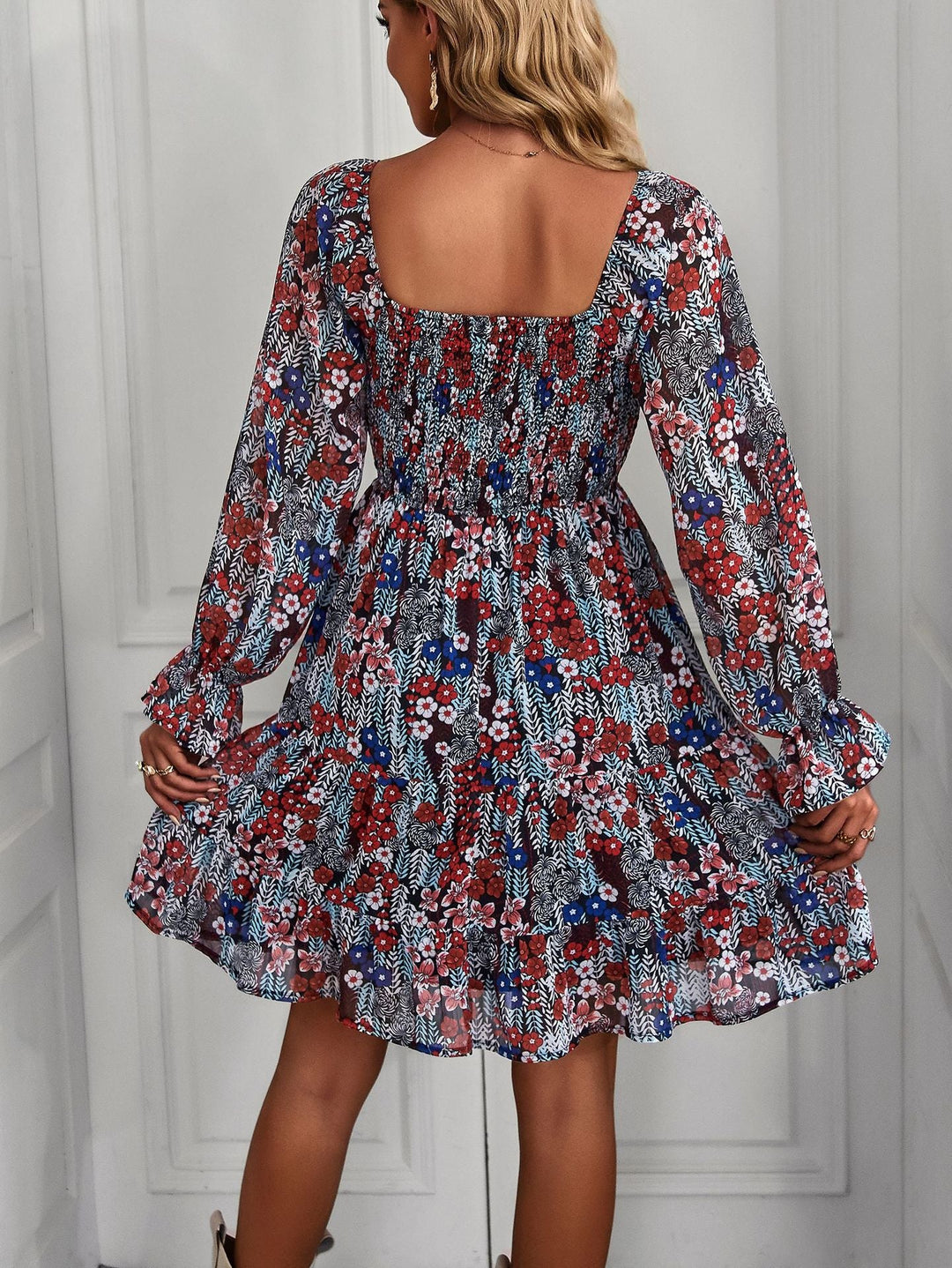 Stilla | Square Neck Lange Ærmer Fit Flare Mini Kjole