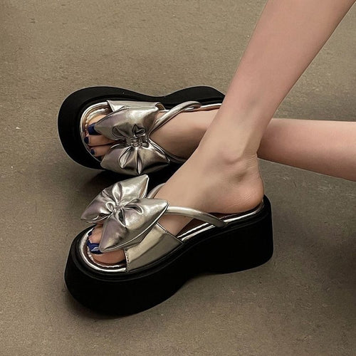 Dame platform-sandaler med knude-detalje og skridsikker sål Stilla