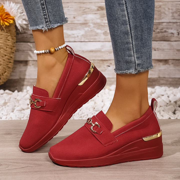 Dame Komfortable Slip-On Sneakers med moderigtige spænde og dæmpende sål Stilla
